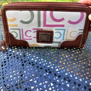 Liz Claiborne Multicolor Logo Wallet​